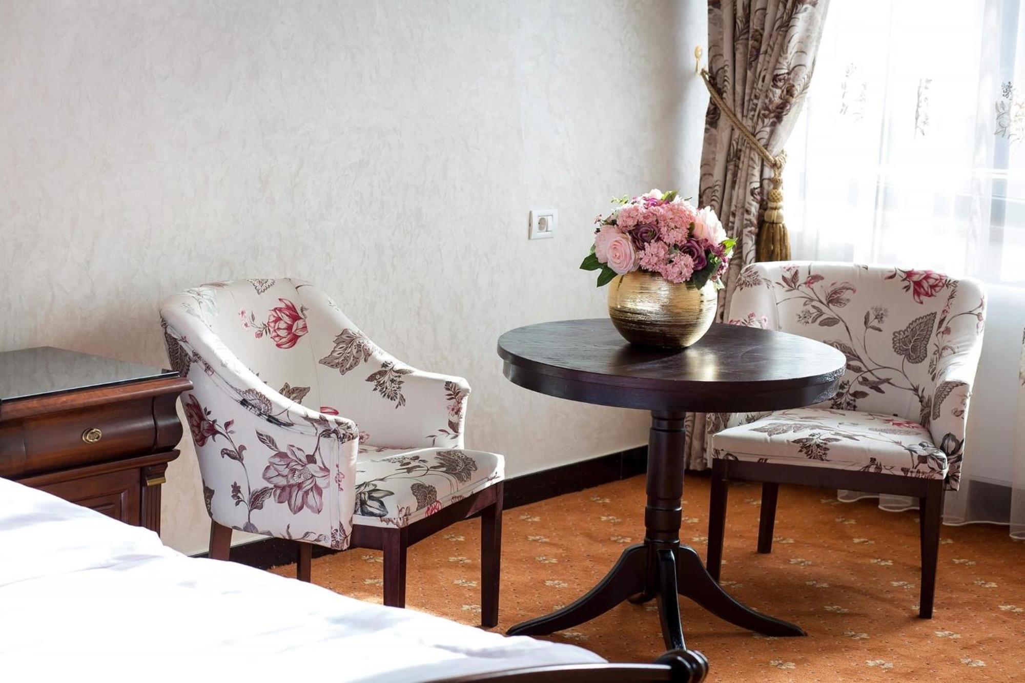 Hotel Bacsoridana Tecuci ภายนอก รูปภาพ