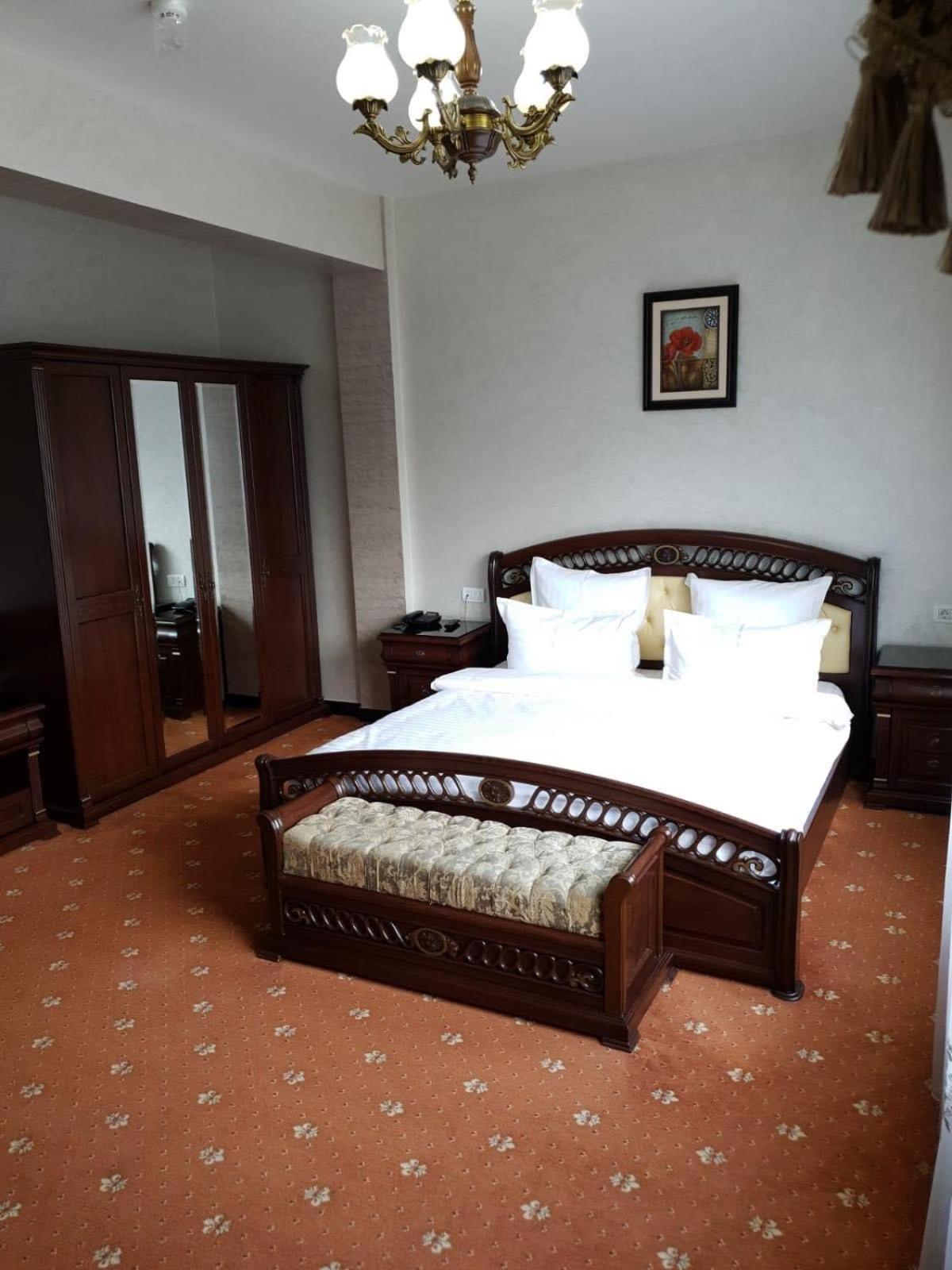 Hotel Bacsoridana Tecuci ภายนอก รูปภาพ